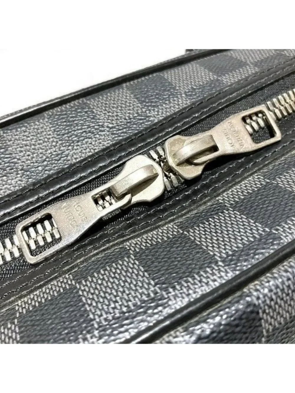 Louis Vuitton Damier Graphite Yong Business Briefcase